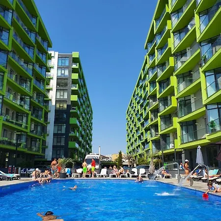 Sunway - Pool & דירה Năvodari